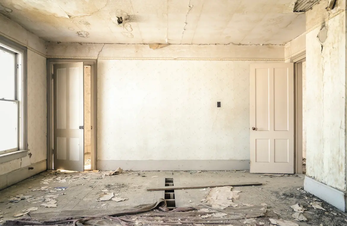 Waste disposal crew managing a cleanout project in Medina